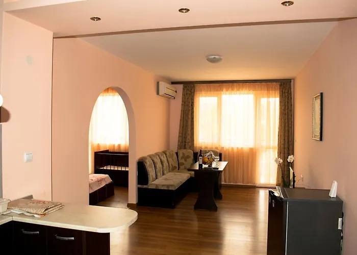 Хотел Romantic *